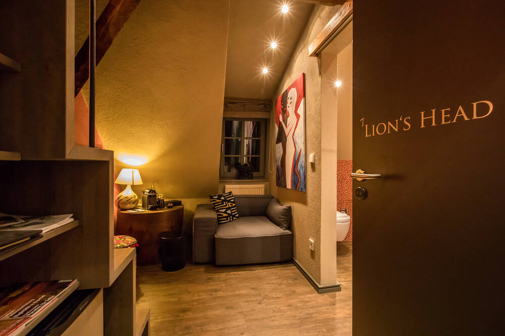 Lodge LIONS HEAD